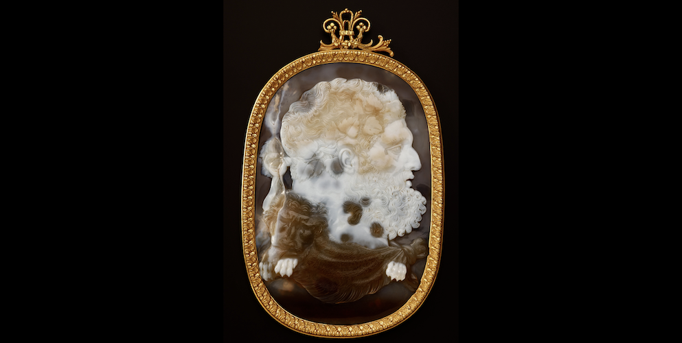 Engraved Gems via Quintessence